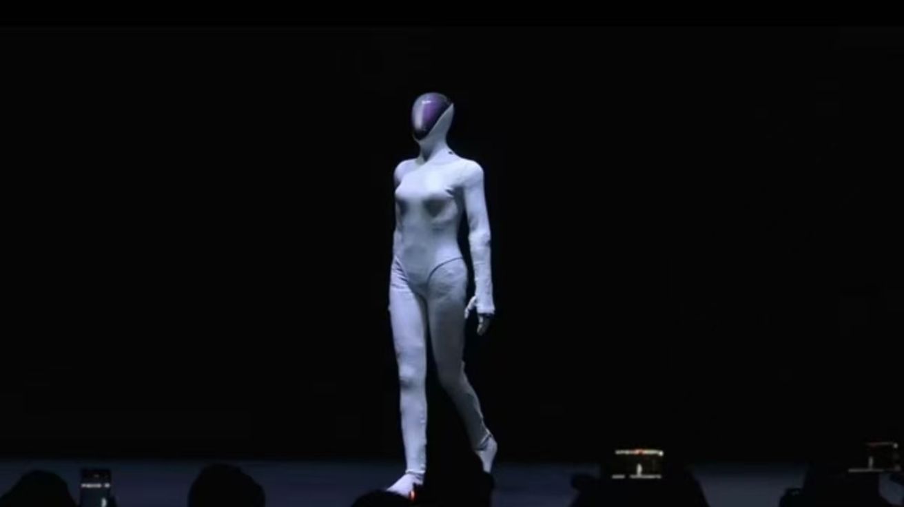 샤오펑, 휴머노이드 로봇 내부 공개… "사람 아닌 진짜 로봇" 해명